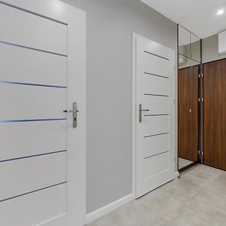 Gate Of City Centre Apartment By Pinpoint Łódź Kültér fotó